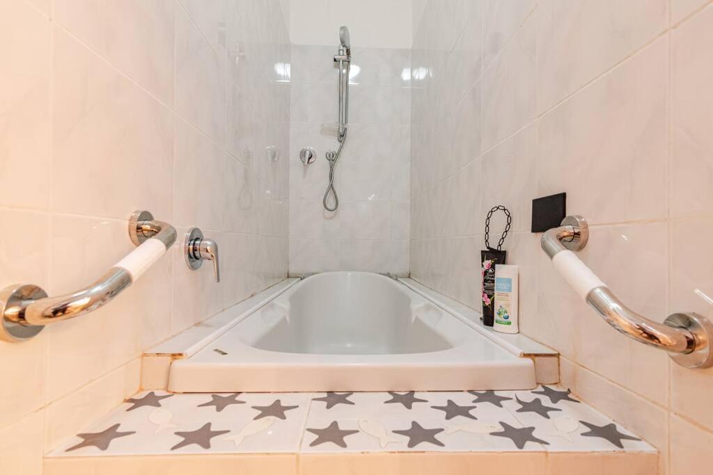 Sakura Suite Генуа Екстериор снимка